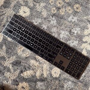 Apple Black Wireless Keyboard with Numeric Keypad